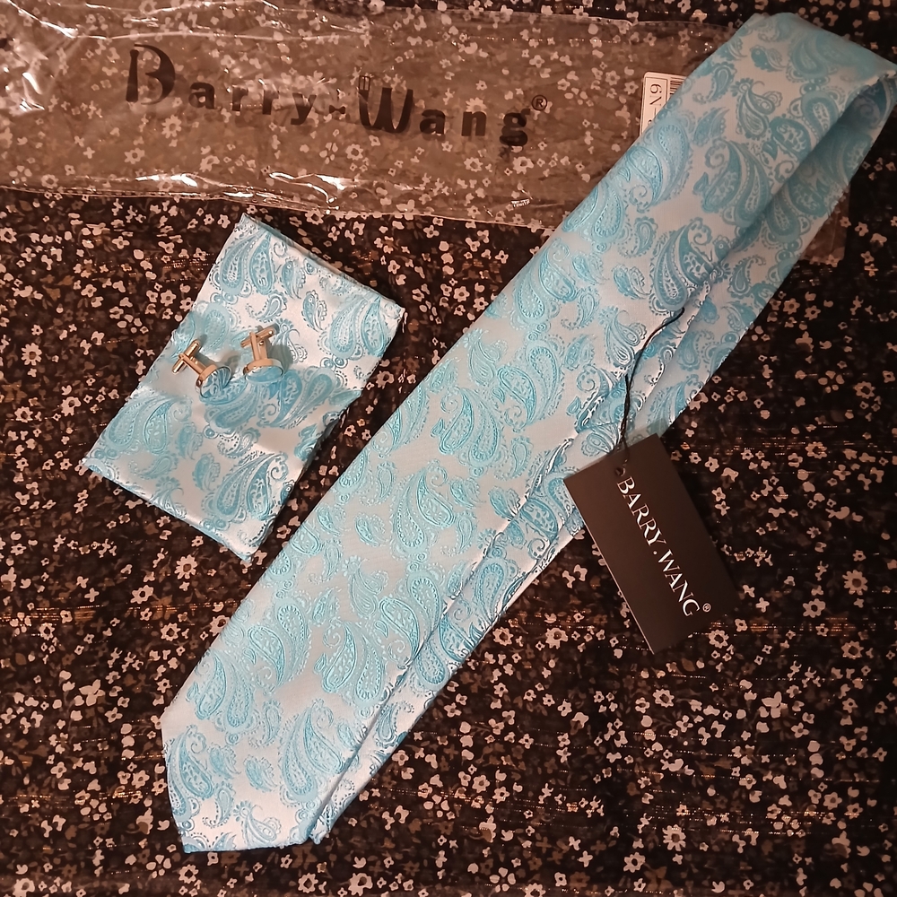 Light Blue Paisley Tie ,Cufflinks and Pocket Square Set